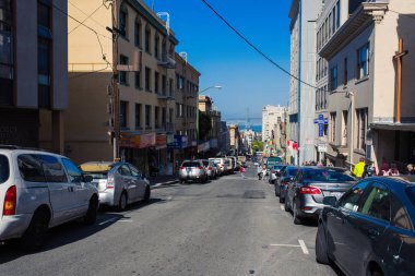 San Francisco şehir merkezi, güneşli bir günde tipik bir bina. Kaliforniya, Usa