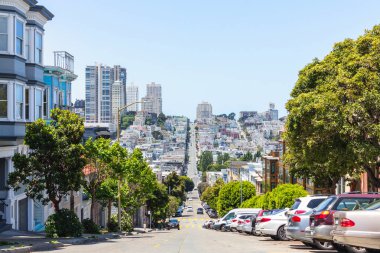 San Francisco şehir merkezi, güneşli bir günde tipik bir bina. Kaliforniya, Usa