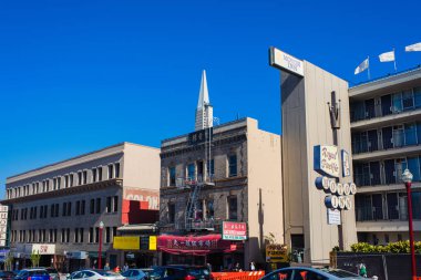 San Francisco şehir merkezi, güneşli bir günde tipik bir bina. Kaliforniya, Usa
