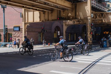 Chicago, Illinois - 26 Mayıs 2018: Bisikletli Şikago polisi