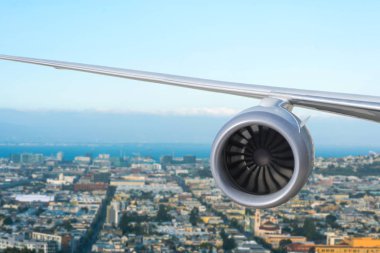 San Francisco üzerinde uçak motoru