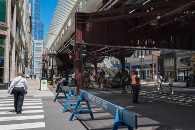 Chicago, Illinois - 26 Mayıs 2018 Chicago şehir merkezi, insanlar ve gökdelenler, Illinois, Usa  