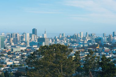 Gökdelenli şehir manzarası, 