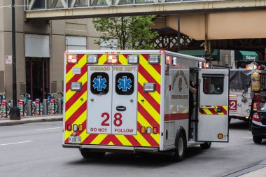 Chicago, Illinois - 19 Mayıs 2018: Chicago caddesinde itfaiye aracı