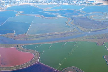 Don Edwards 'daki Tuz Göletleri' nin havadan görünüşü. San Francisco Körfezi Ulusal Vahşi Yaşam Sığınağı. Kaliforniya mı? ABD, 
