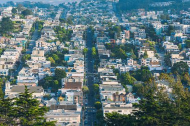 San Francisco şehri ve güneşli bir günde şehir merkezinin ufuk çizgisi. Kaliforniya, Usa