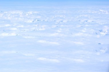 Dağların havadan görünüşü 