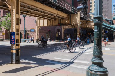 Chicago, Illinois - 26 Mayıs 2018: Bisikletli Chicago polisi