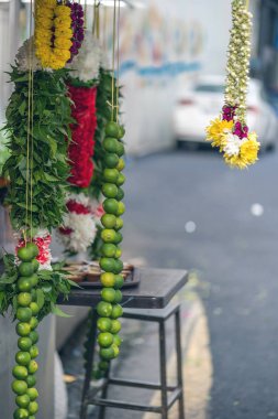 Şehirde güzel bir çiçek buketi