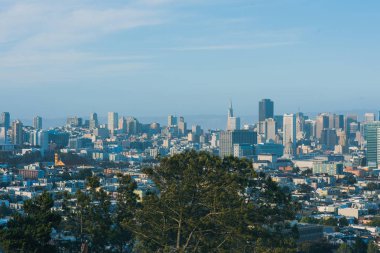 Gökdelenli şehir manzarası, 