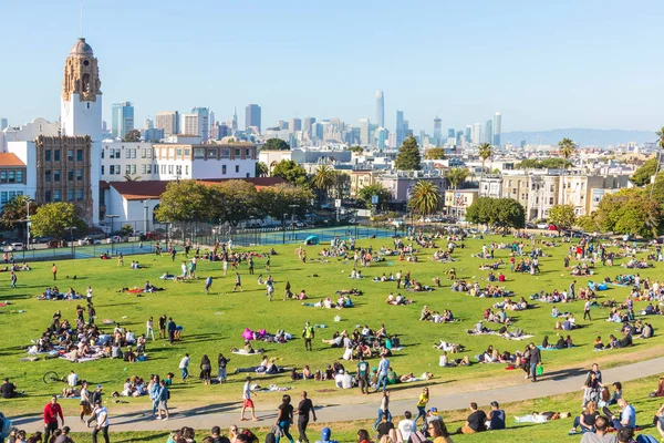 San Francisco Mayo 2018 Visitantes Parque Dolores Fondo San Francisco — Foto de Stock