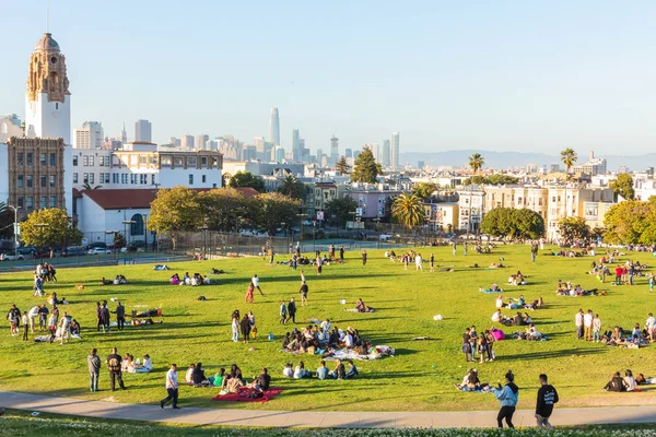 San Francisco Mayo 2018 Visitantes Parque Dolores Fondo San Francisco — Foto de Stock
