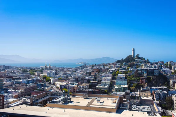 San Francisco şehir merkezi, güneşli bir günde tipik bir bina. Kaliforniya, Usa