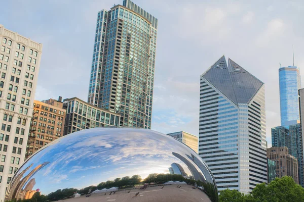 Chicago Eua Maio 2018 Reflexão Dos Edifícios Cidade Uma Superfície — Fotografia de Stock