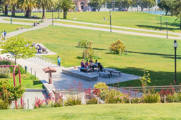 San Francisco Usa Maggio 2018 Visitatori Del Dolores Park Sullo — Foto Stock