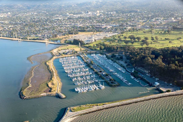 Redwood Shores State Denizcilik Parkı ve Foster Şehri 'nin havadan görüntüsü. San Francisco mu? Kaliforniya mı? Usa
