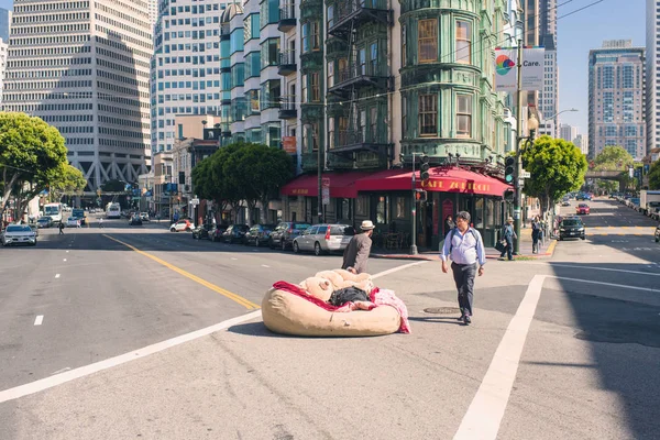 San Francisco şehir merkezi, güneşli bir günde tipik bir bina. Kaliforniya, Usa