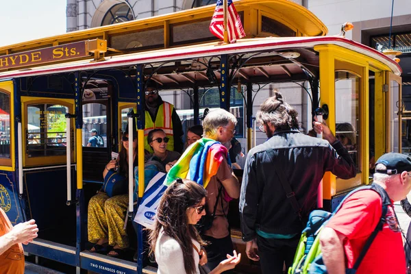 San Francisco Usa May Passengers Enjoy Ride Cable Car San — Stock Photo, Image