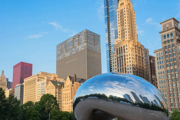 Chicago Eua Maio 2018 Reflexão Dos Edifícios Cidade Uma Superfície — Fotografia de Stock