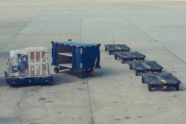 Diversi Container Carico Cibo Attrezzature Aeromobili Aeroporto — Foto Stock