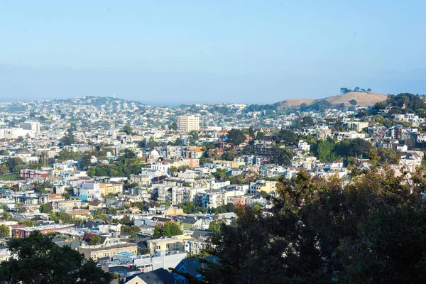 San Francisco şehir merkezi, güneşli bir günde tipik bir bina. Kaliforniya, Usa