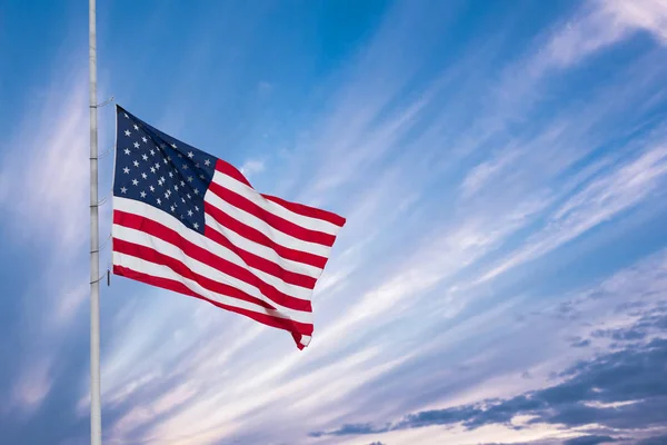 Estados Unidos Bandeira Céu Azul — Fotografia de Stock