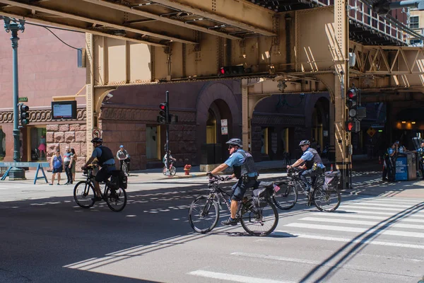 Chicago, Illinois - 26 Mayıs 2018: Bisikletli Şikago polisi