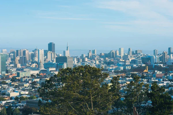 Gökdelenli şehir manzarası, 
