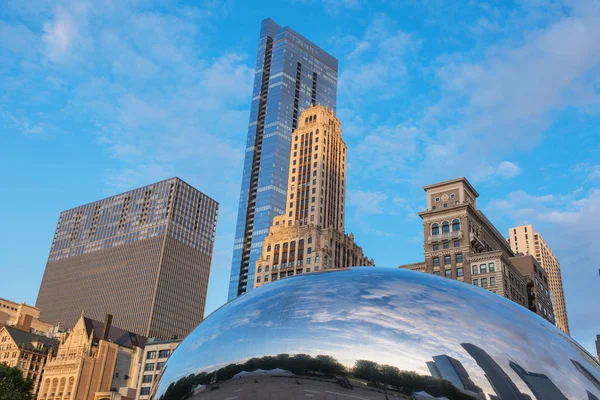 Chicago Eua Maio 2018 Reflexão Dos Edifícios Cidade Uma Superfície — Fotografia de Stock