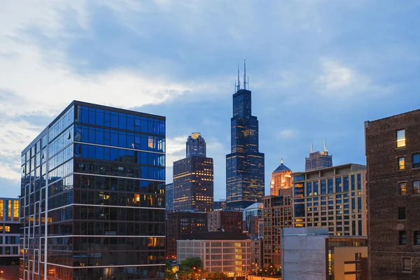 Chicago 'nun merkezi ve Chicago, Illinois, Usa' daki gökdelenler 