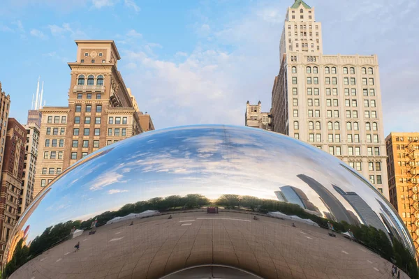 Chicago Eua Maio 2018 Reflexão Dos Edifícios Cidade Uma Superfície — Fotografia de Stock