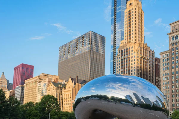 Chicago Eua Maio 2018 Reflexão Dos Edifícios Cidade Uma Superfície — Fotografia de Stock