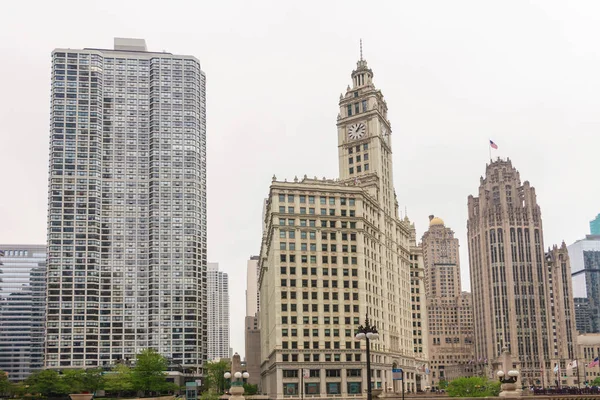 Manhattan şehrinin yeni binaları ve gökdelenleri