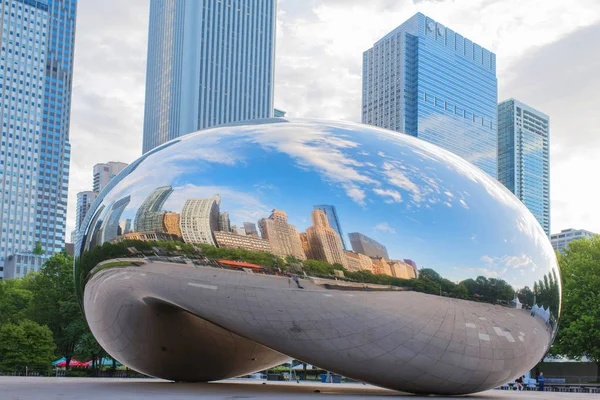 Chicago Eua Maio 2018 Reflexão Dos Edifícios Cidade Uma Superfície — Fotografia de Stock