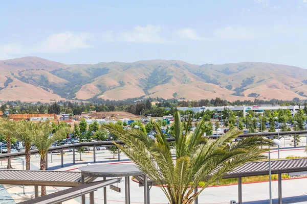 Park Manzarası Gündüz Dinlenen Insanlar — Stok fotoğraf