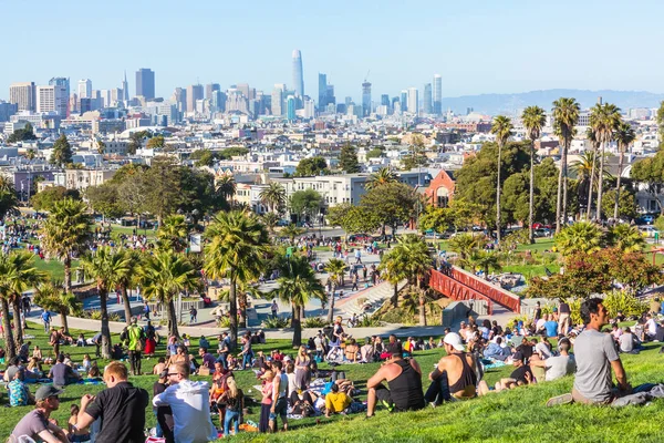 旧金山市中心 阳光普照的典型建筑 加利福尼亚 Usa — 图库照片