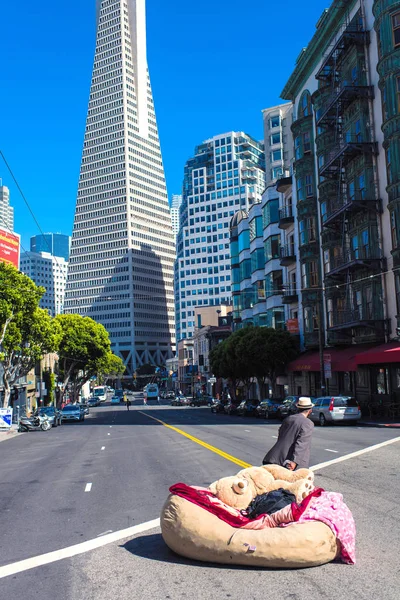 San Francisco şehir merkezi, güneşli bir günde tipik bir bina. Kaliforniya, Usa