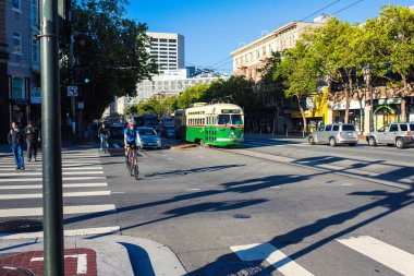 San Francisco şehir merkezi, güneşli bir günde tipik bir bina. Kaliforniya, Usa