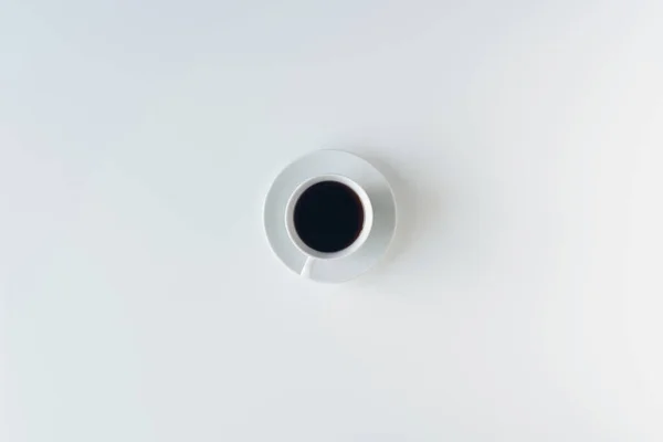 Чашка Черным Кофе Белом Столе Плоская Лежала Вид Сверху Кофе — стоковое фото