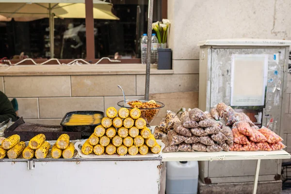 Κίτρινα Αυτιά Καλαμποκιού Στάβλους Street Fast Food — Φωτογραφία Αρχείου