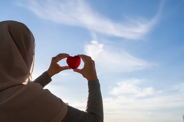 Silhouette Muslim Woman Head Scarf Red Heart Blue Sunset Sky — Stock Photo, Image