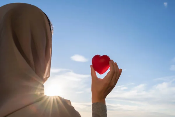 Silhouette Muslim Woman Head Scarf Red Heart Blue Sunset Sky — Stock Photo, Image