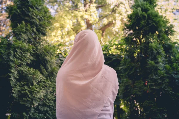 Autumn Lonely Muslim Woman Headscarf Walking Park Garden Vintage Toned — Stock Photo, Image