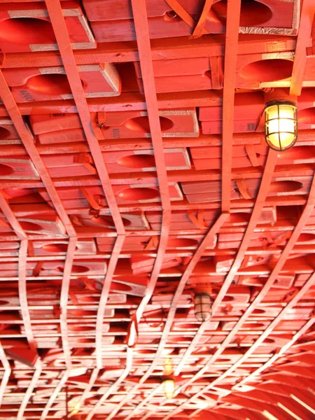 Красные Спасательные Жилеты Смонтированные Катере — стоковое фото