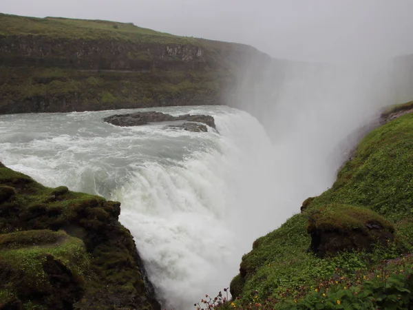 アイスランドの印象的な滝グトルフォスの視点 — ストック写真