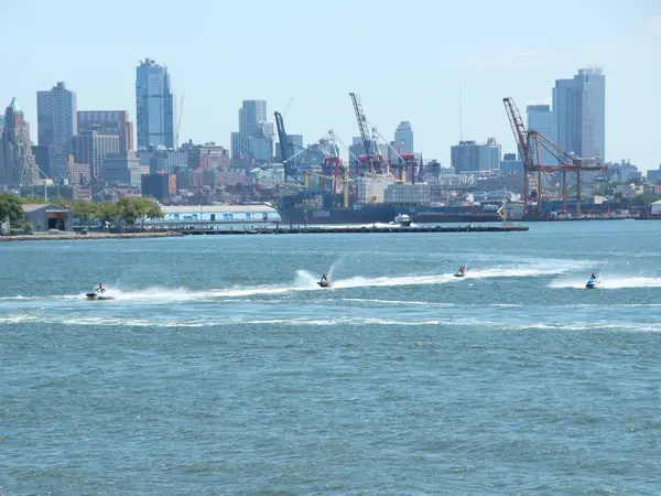 Jet Ski Riders Porto Com Horizon — Fotografia de Stock