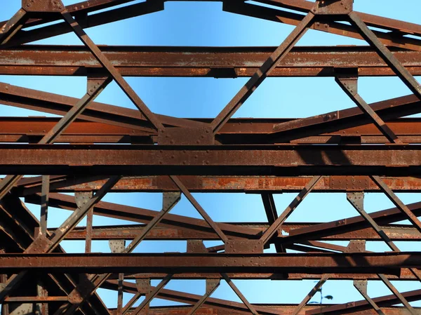 Abstraktes Detail Einer Alten Rostigen Eisenbahnbrücke Aus Metall — Stockfoto