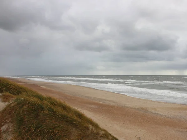 Pochmurna pogoda z Horizon Coast Danii — Zdjęcie stockowe