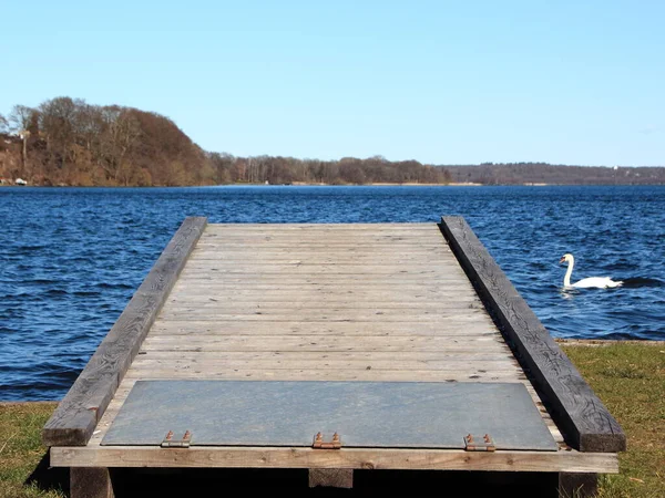 Mobile Landing Pier Classic Scandinavian Blue Lake Swan Background — Stock Photo, Image