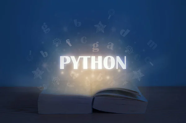 Prasasti Python Atas Buku Yang Terbuka Cahaya Datang Dari Buku — Stok Foto